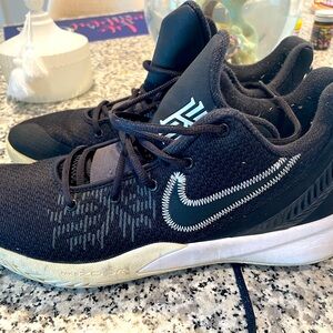 Kyrie Irving Low Sneakers